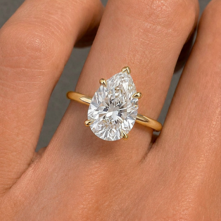 2.5ct Pear Diamond Engagement ring in gold